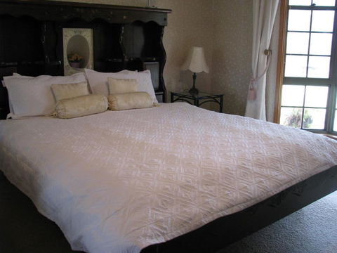 Hill Top Country Guest House - Tourism Brisbane 0