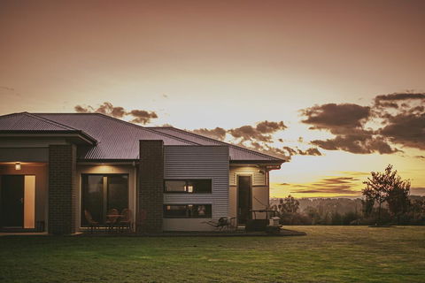 Hillcrest - Tourism Brisbane 0