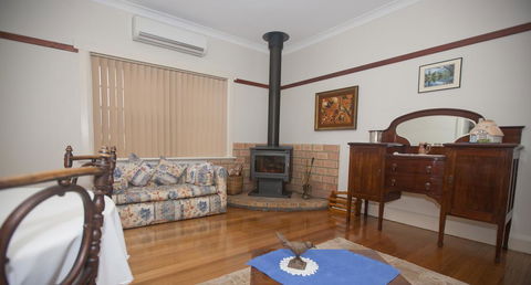 Hillside Cottage - Tourism Brisbane 3