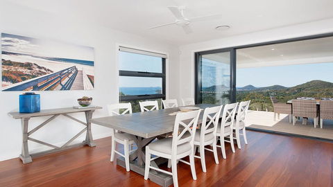 Hilltop Hideaway - Breathtaking Views, Moments To Beach! - Tourism Brisbane 1