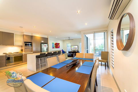 Holiday Home Bayhill Manor - Brisbane Tourism 3