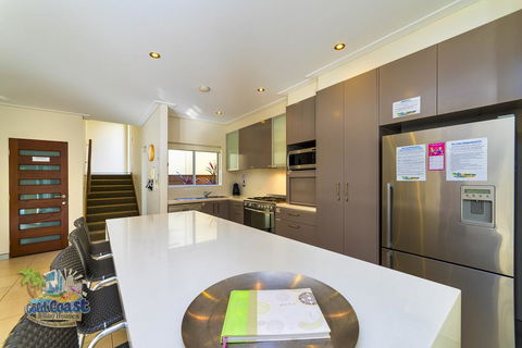 Holiday Home Bayhill Manor - Brisbane Tourism 2