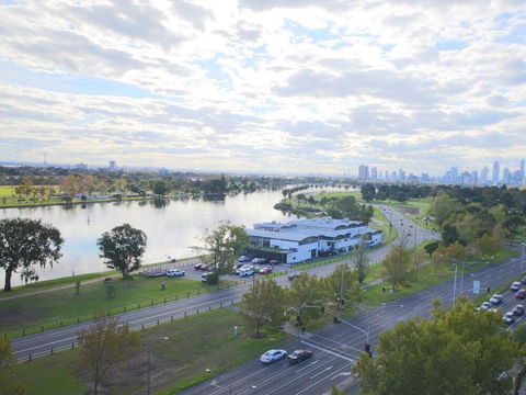 Homely Albert Park Suite Next To Grand Prix Circuit - Tourism Brisbane 3