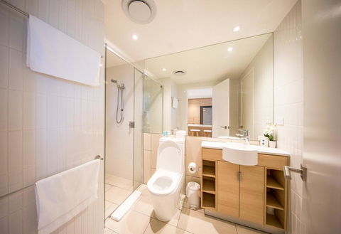 HomePlus Premier Apartments At 2663 Gold Coast Hwy, Broadbeach - Tourism Brisbane 1