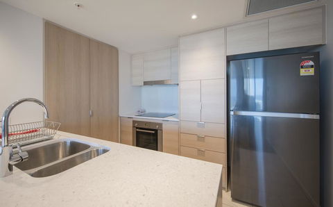 HomePlus Premier Apartments At 2663 Gold Coast Hwy, Broadbeach - Tourism Brisbane 3