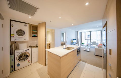 HomePlus Premier Apartments At 2663 Gold Coast Hwy, Broadbeach - Tourism Brisbane 2