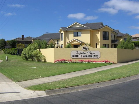 Hopkins House Motel & Apartments - Brisbane Tourism 0