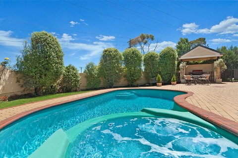Hopkins House Motel & Apartments - Brisbane Tourism 1