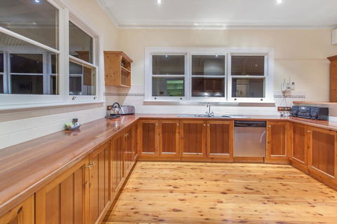 Hopkins River Homestead - Fireplace, Linen, WiFi, 4 Bdrm - Tourism Brisbane 1