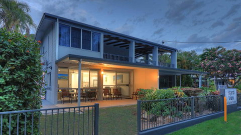 Island View Unit 2 / 40 Marine Parade - Tourism Brisbane 1
