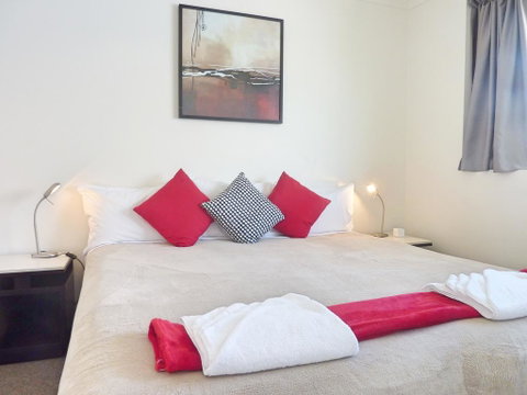 Jadran Motel & El Jays Holiday Lodge - Brisbane Tourism 3
