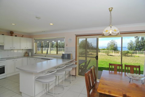 Jervis Bay Beachfront - Brisbane Tourism 0
