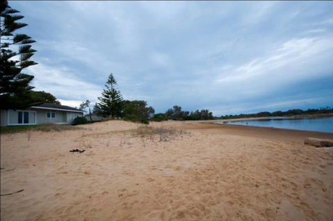 Jetty Road On The Beach - Tourism Brisbane 0