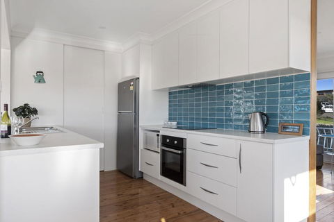 Jubilee Ave 10, Ulladulla - Brisbane 4u 3