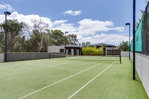 Kalina Retreat: Resort Style Tennis & Pool - Tourism Brisbane 3