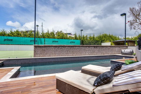 Kalina Retreat: Resort Style Tennis & Pool - Tourism Brisbane 0