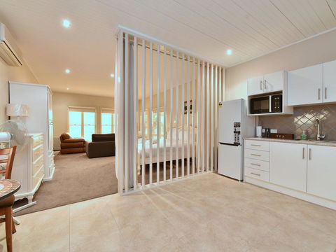 King I - You Can Honestly Walk To Bimbadgen And Hope Estate Concerts - Tourism Brisbane 0