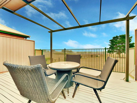 King Retreat Estate - You Can Honestly Walk To Bimbadgen And Hope Estate Concerts - Tourism Brisbane 1
