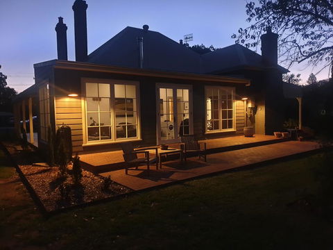 Kings Cottage Uralla - Tourism Brisbane 1