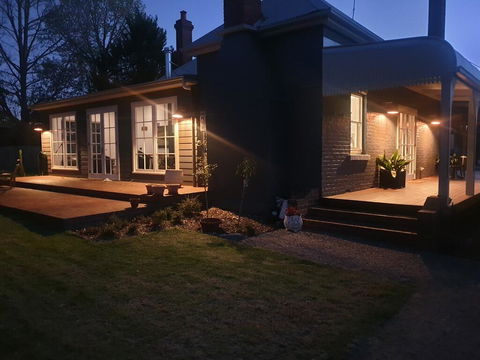 Kings Cottage Uralla - Tourism Brisbane 2