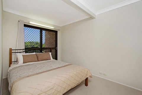 KINGSCLIFF HOLIDAY HOME ON THE HILL - SYD'S VIEW - Tourism Brisbane 0