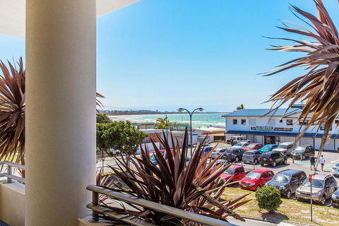 KINGSCLIFF OCEAN FRONT TERRACE 4 - Brisbane 4u 1