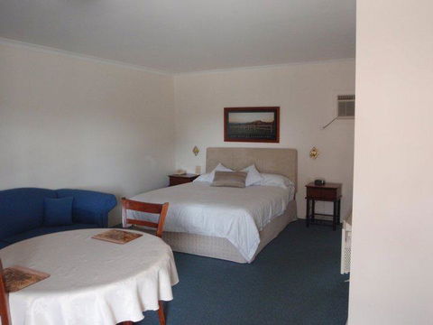 Kinross Inn - Tourism Brisbane 0