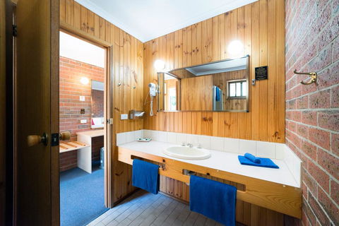 Kookaburra Motor Lodge - Tourism Brisbane 1