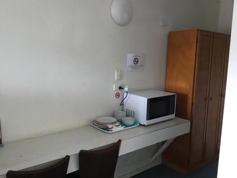 Kooyong Hotel - Tourism Brisbane 1