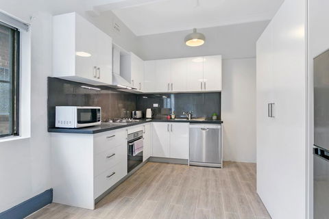 KOZYGURU ARNCLIFFE SYDNEY AIRPORT RENOVATED COTTAGE 3 BED HOUSE NAR232 - Brisbane 4u 1