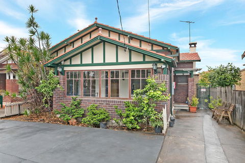 KOZYGURU ARNCLIFFE SYDNEY AIRPORT RENOVATED COTTAGE 3 BED HOUSE NAR232 - Brisbane 4u 3