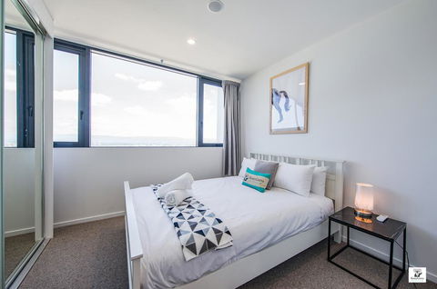 KOZYGURU BROADBEACH AMAZING VIEW 2 BED APT + FREE PARKING WALK TO BEACH QBR004 - Tourism Brisbane 1