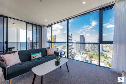 KOZYGURU BROADBEACH AMAZING VIEW 2 BED APT + FREE PARKING WALK TO BEACH QBR004 - Tourism Brisbane 0