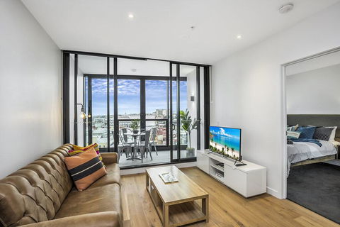 KOZYGURU FORTITUDE VALLEY 2 BED DESIGNER APT + FREE PARKING QFV179-803 - Brisbane 4u 0