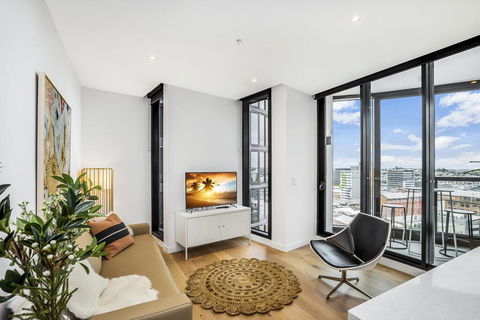 KOZYGURU FORTITUDE VALLEY DESIGNER GRADE 2 BED APT FREE PARKING QFV179-1401 - Brisbane 4u 3
