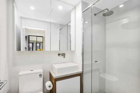 KOZYGURU FORTITUDE VALLEY DESIGNER GRADE 2 BED APT FREE PARKING QFV179-1401 - Brisbane 4u 2