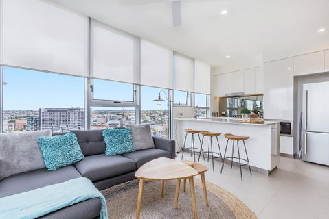 KOZYGURU NEWSTEAD DESIGNER 2 BED APT FREE PARKING POOL + GYM QNE088 - Brisbane Tourism 0