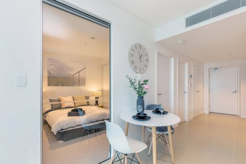 KOZYGURU SKYTOWER BRISBANE CBD 2 BED APT QBN222-1815 - Brisbane Tourism 1