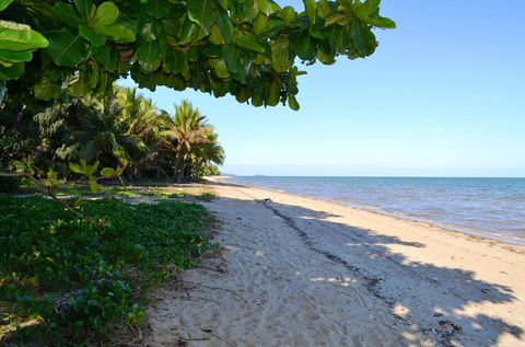 Kurrimine Beach Huts - Tourism Brisbane 1