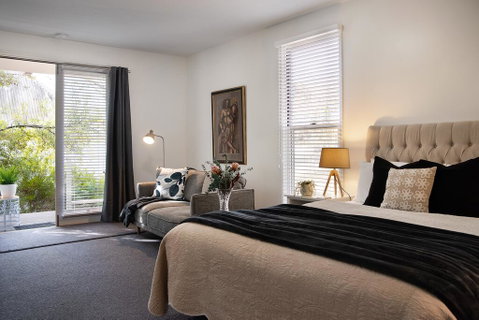 Lake Como Studio - Brisbane Tourism 2