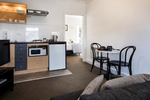 Lake Daylesford Apartment 3 - Brisbane Tourism 3