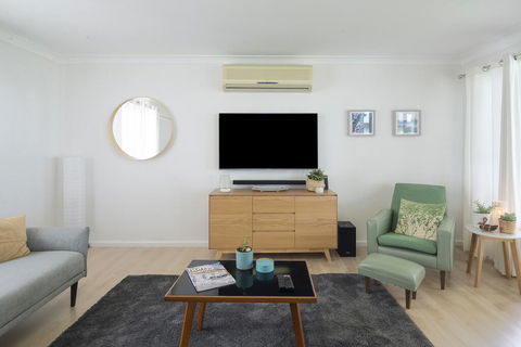 Lake Front Home - Relax & Unwind - Tourism Brisbane 2