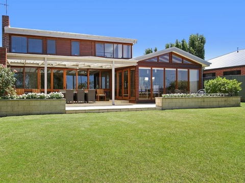 Lake House 61 Mulwala - Brisbane 4u 0