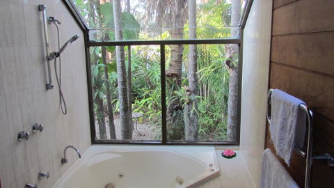 Lake Russell Luxury Retreat - Tourism Brisbane 0