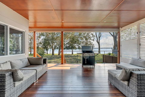 LAKEFRONT And SUNSET HAVEN - Brisbane 4u 3