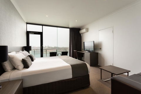 Lakes Hotel - Tourism Brisbane 3