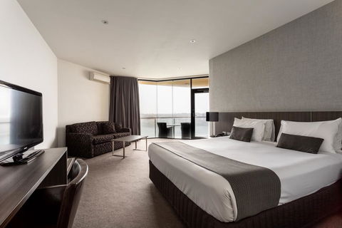 Lakes Hotel - Tourism Brisbane 1