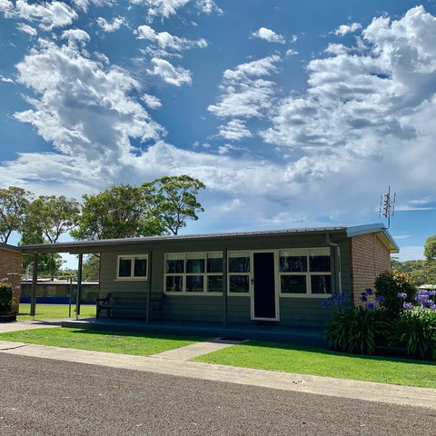 Lakeside Cabins & Holiday Village - Brisbane Tourism 3