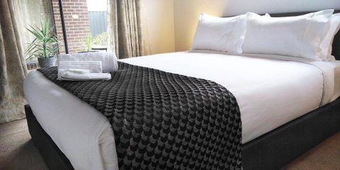 Lakeside Retreat & Business - Brisbane Tourism 3
