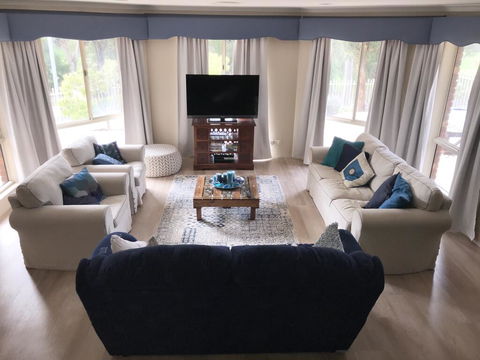 Large Family Home - Tourism Brisbane 0